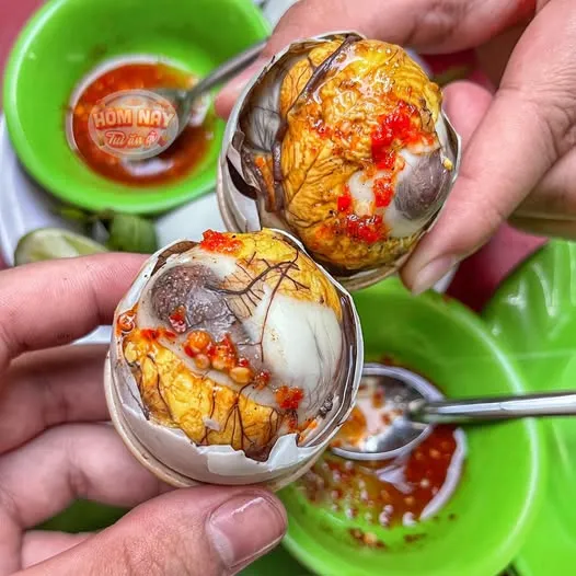 A novel dish, challenging foreign visitors - Photo Source: Facebook Hiếu Trang